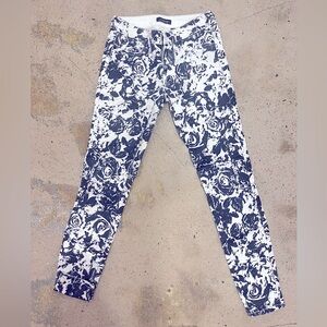 bebe Black and White Floral Skinny Jeans